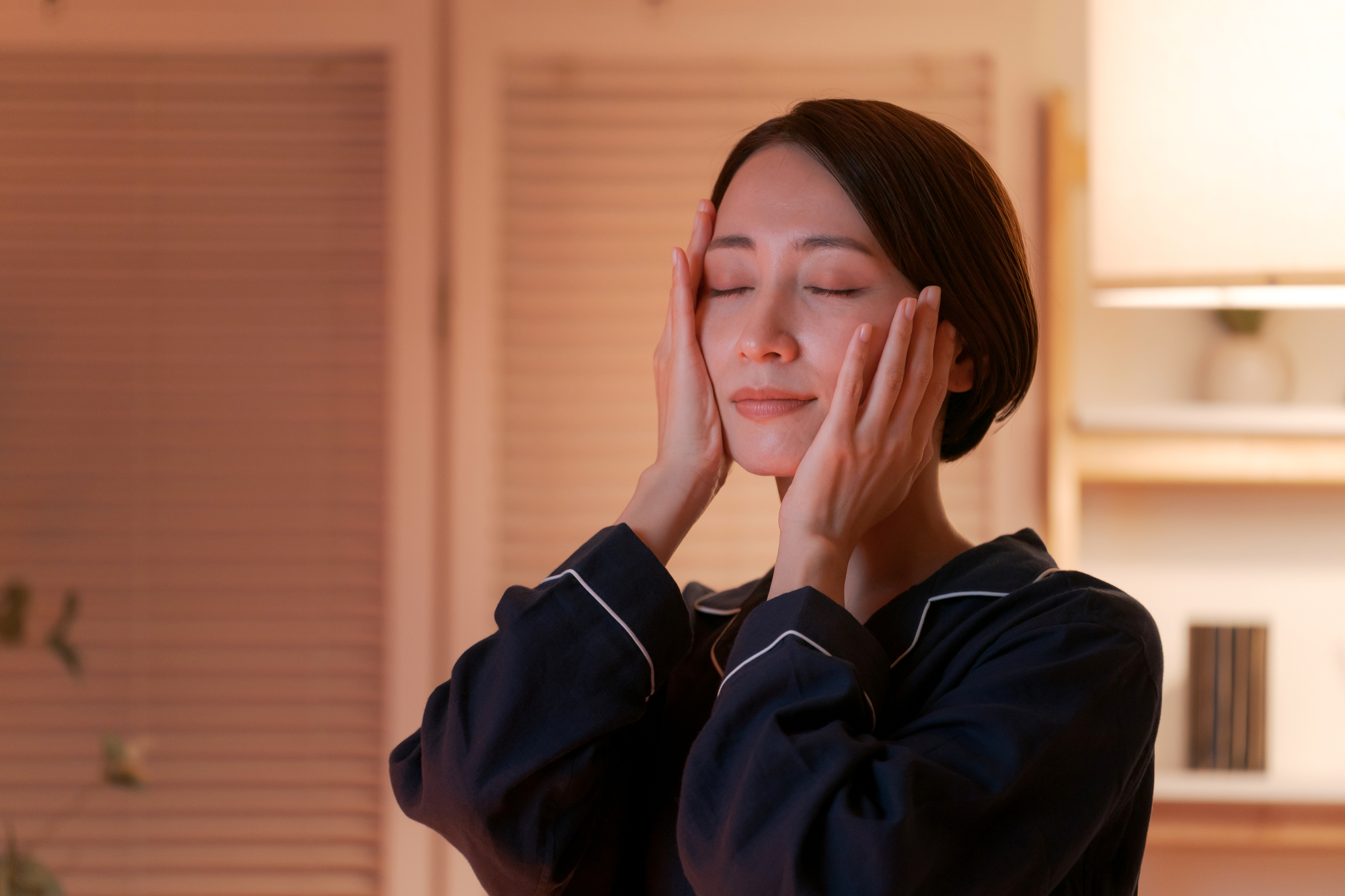 寝る前のスキンケアが翌朝の肌を左右する理由